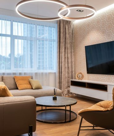 Cozy living room with contemporary furnishings, stylish decor, and a large TV, ideal for relaxation.